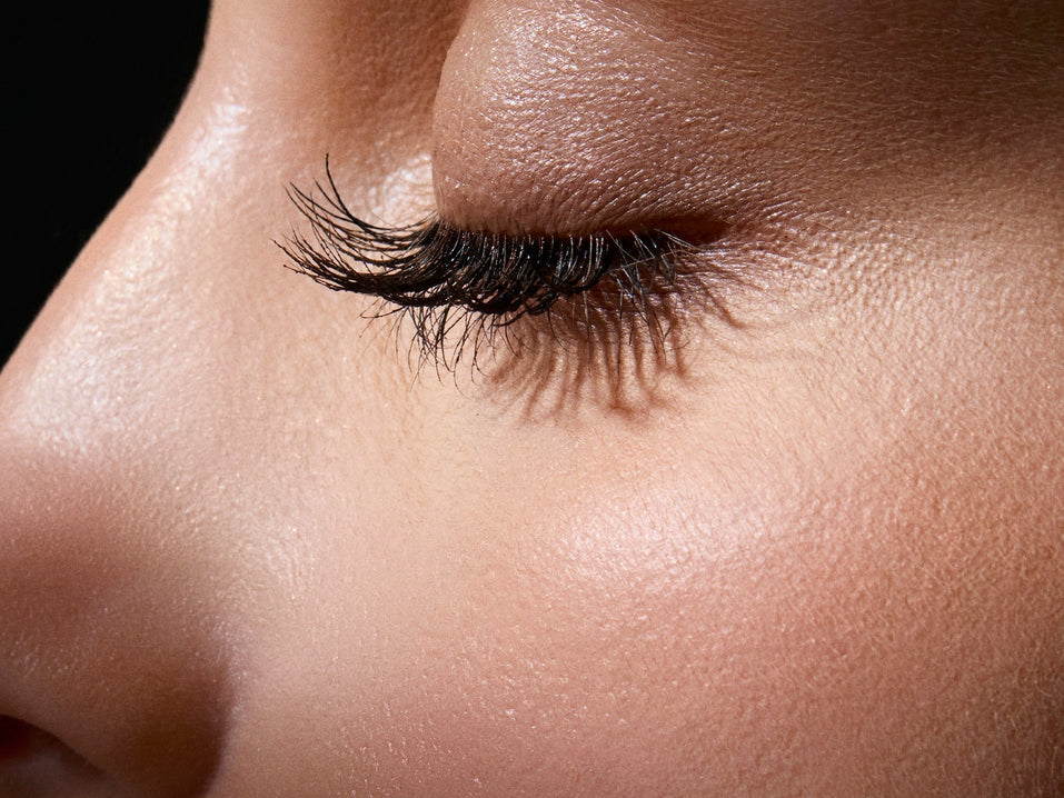 2025 Mascara Trends: What’s In, What’s Out