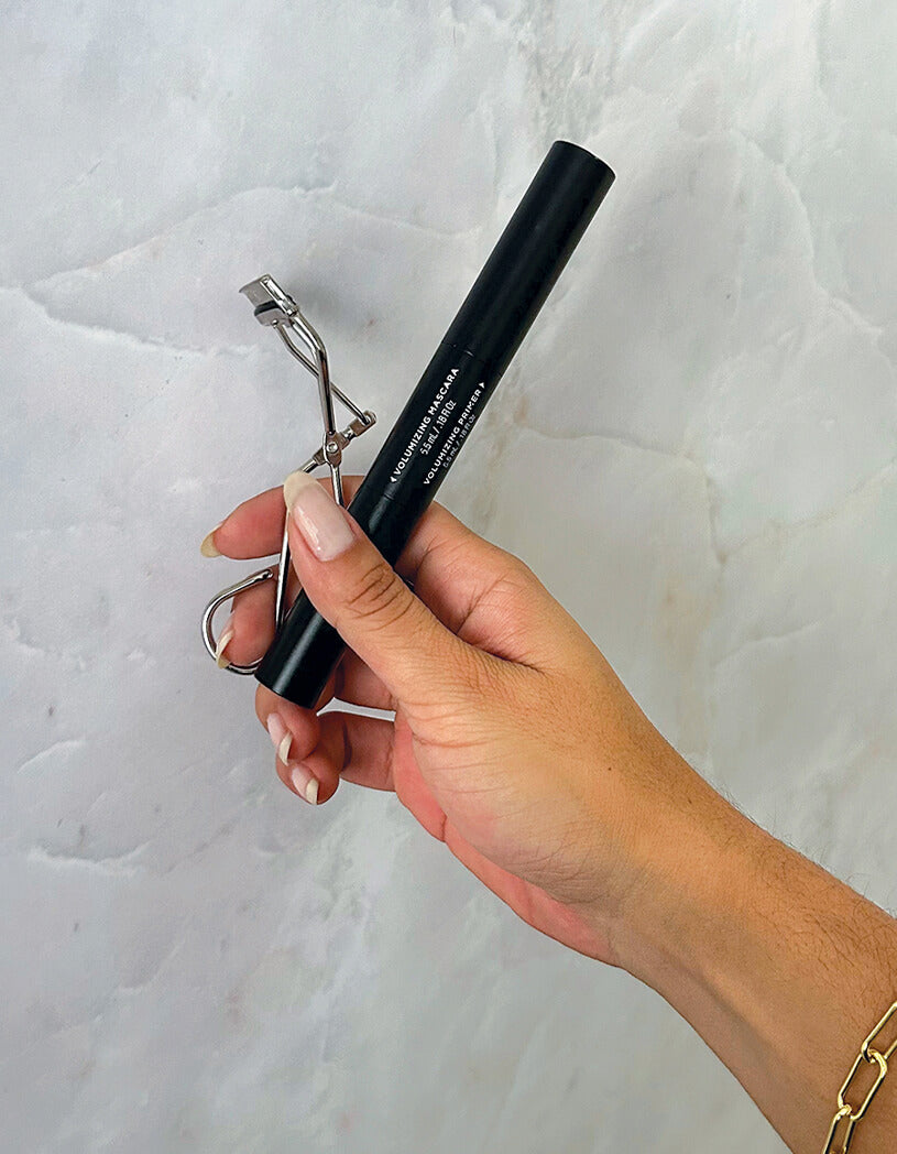 hand holding lash curler and Double-Ended Volume Set
